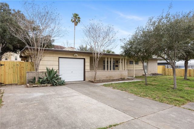 730 Santa Anita Dr, Kingsville, TX 78363