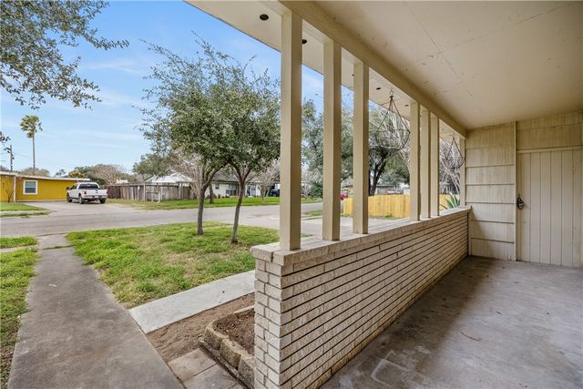 730 Santa Anita Dr, Kingsville, TX 78363
