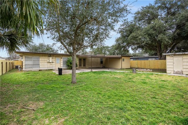 730 Santa Anita Dr, Kingsville, TX 78363