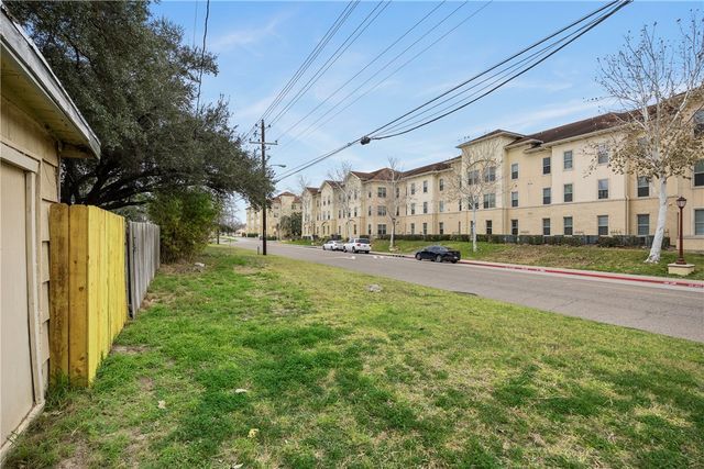 730 Santa Anita Dr, Kingsville, TX 78363