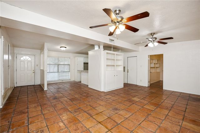 730 Santa Anita Dr, Kingsville, TX 78363