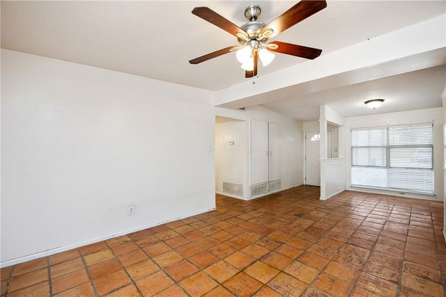 730 Santa Anita Dr, Kingsville, TX 78363