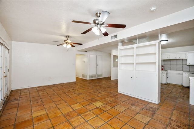 730 Santa Anita Dr, Kingsville, TX 78363