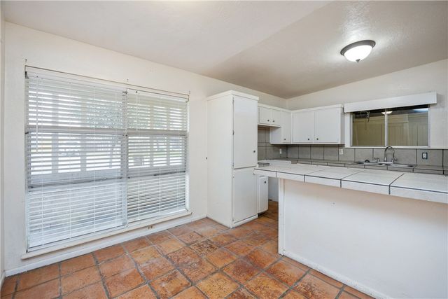 730 Santa Anita Dr, Kingsville, TX 78363