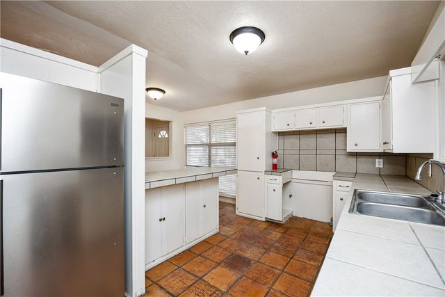 730 Santa Anita Dr, Kingsville, TX 78363