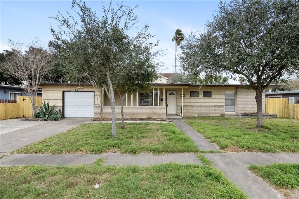 730 Santa Anita Dr, Kingsville, TX 78363