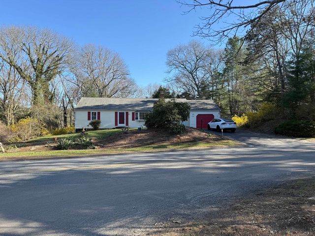 275 Lake Shore Drive, Barnstable, MA 02648