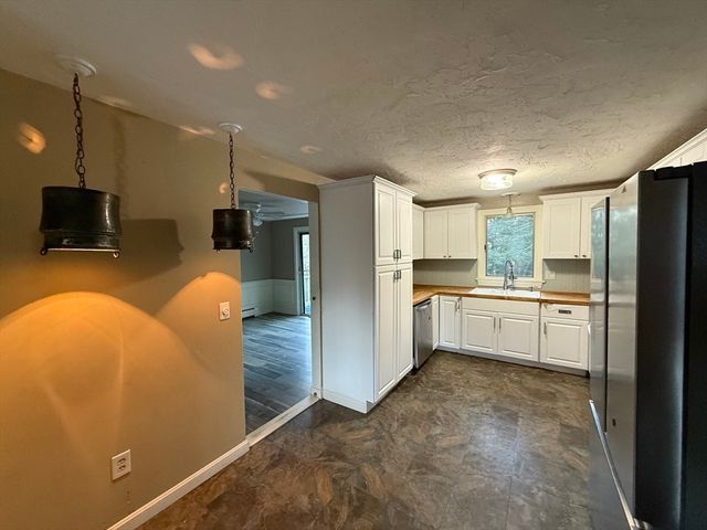 275 Lake Shore Drive, Barnstable, MA 02648