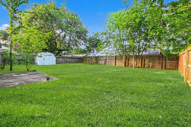 16923 Blackhawk Boulevard, Friendswood, TX 77546