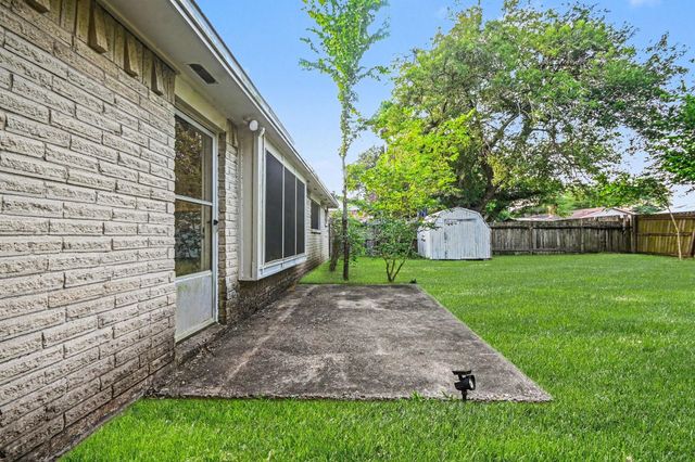 16923 Blackhawk Boulevard, Friendswood, TX 77546