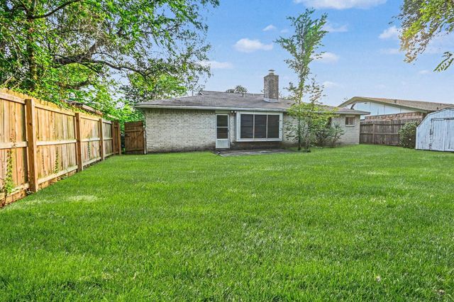 16923 Blackhawk Boulevard, Friendswood, TX 77546