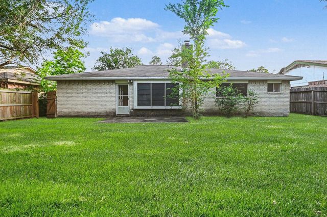 16923 Blackhawk Boulevard, Friendswood, TX 77546