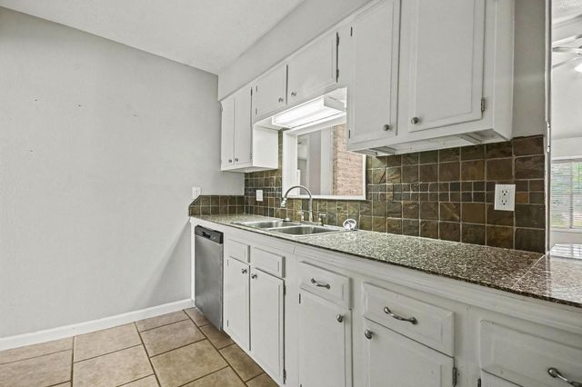 16923 Blackhawk Boulevard, Friendswood, TX 77546