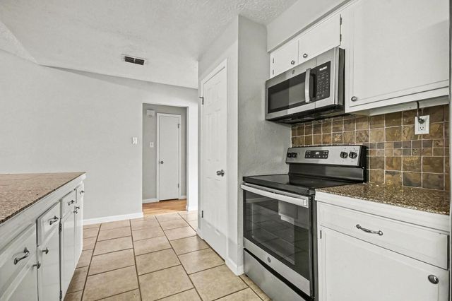 16923 Blackhawk Boulevard, Friendswood, TX 77546