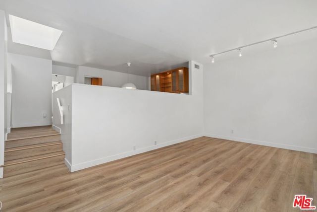 3023 BERKELEY Avenue 8, Los Angeles, CA 90026