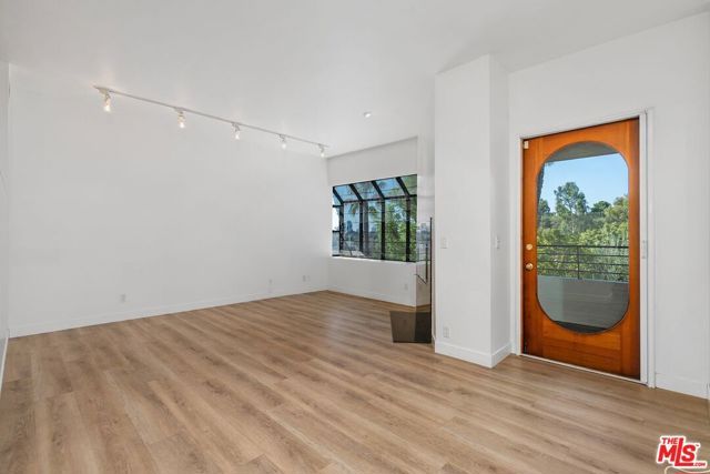 3023 BERKELEY Avenue 8, Los Angeles, CA 90026