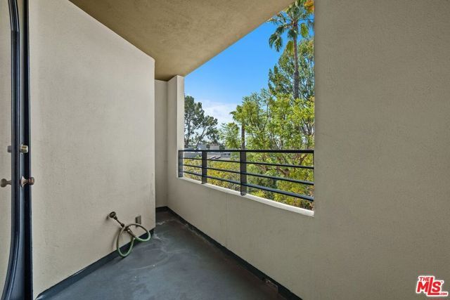 3023 BERKELEY Avenue 8, Los Angeles, CA 90026