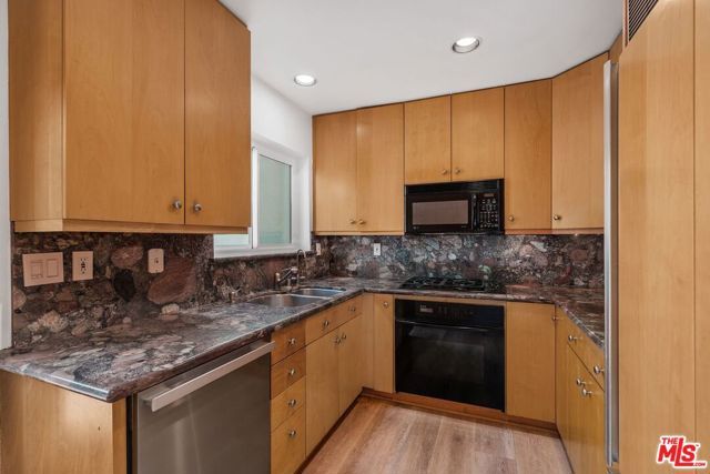 3023 BERKELEY Avenue 8, Los Angeles, CA 90026