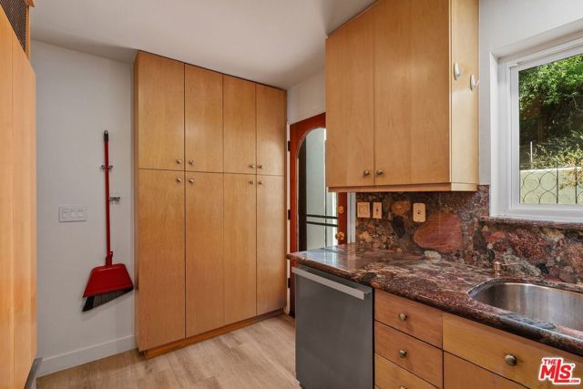 3023 BERKELEY Avenue 8, Los Angeles, CA 90026