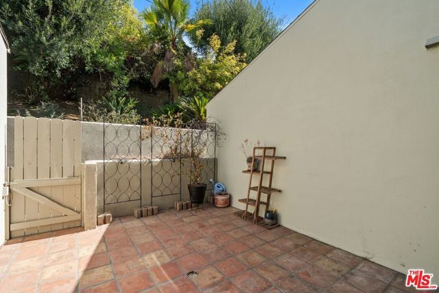 3023 BERKELEY Avenue 8, Los Angeles, CA 90026