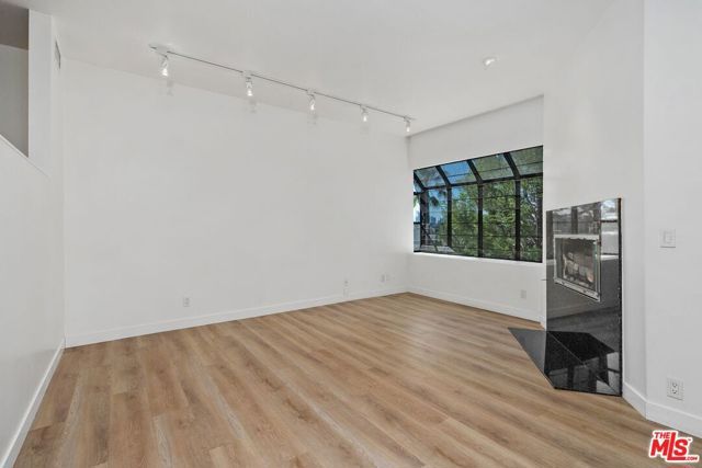 3023 BERKELEY Avenue 8, Los Angeles, CA 90026
