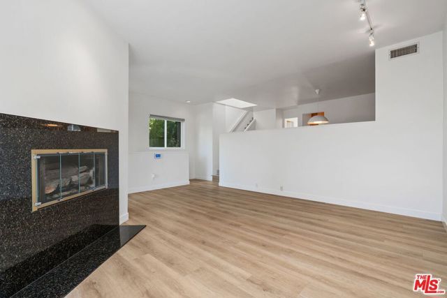 3023 BERKELEY Avenue 8, Los Angeles, CA 90026