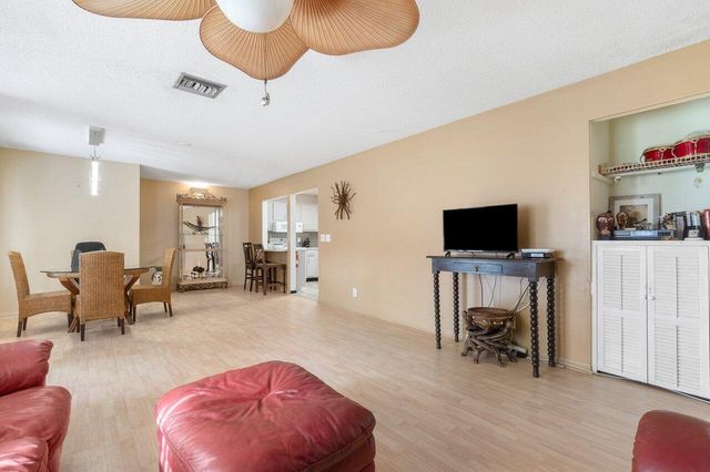 3587 LA PLAYAS B-2, Greenacres, FL 33463