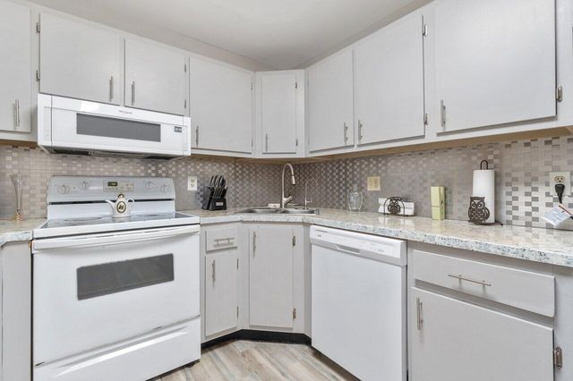 3587 LA PLAYAS B-2, Greenacres, FL 33463