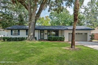 8425 SAN MARTARRO Drive E, Jacksonville, FL 32217