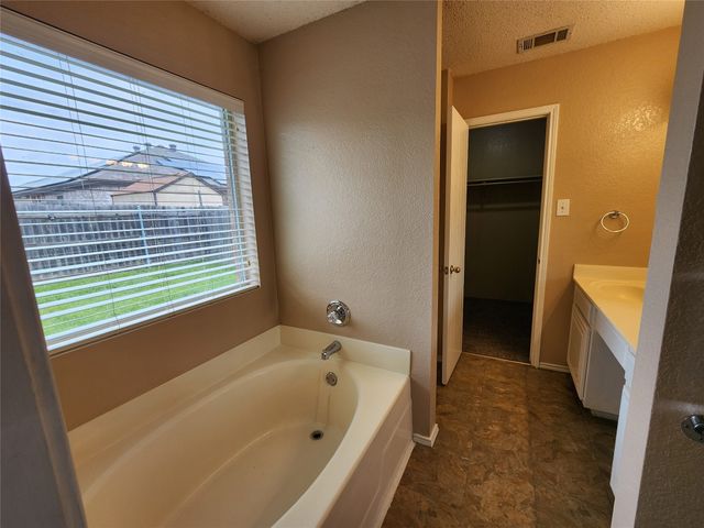 4821 Eagle Trace Drive, Fort Worth, TX 76244