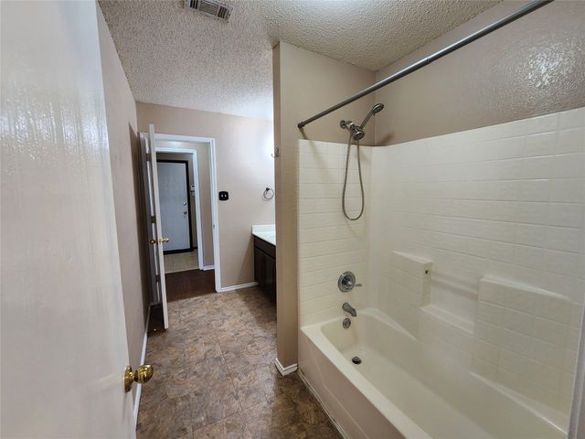 4821 Eagle Trace Drive, Fort Worth, TX 76244