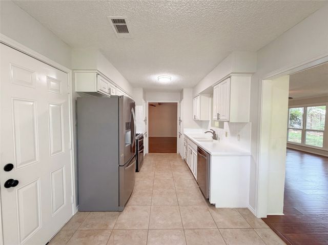 1023 N Lucas Drive, Grapevine, TX 76051