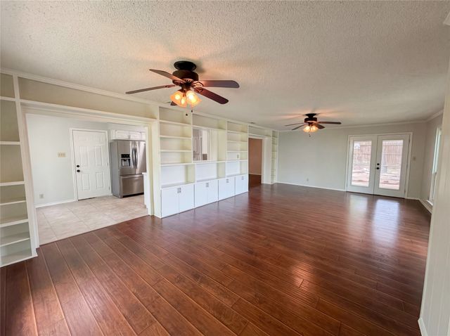 1023 N Lucas Drive, Grapevine, TX 76051