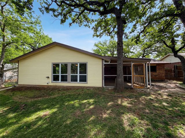 1023 N Lucas Drive, Grapevine, TX 76051