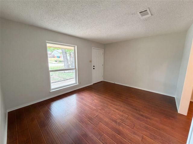 1023 N Lucas Drive, Grapevine, TX 76051