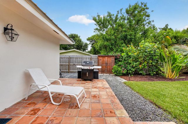 450 SW 12th Terrace, Boca Raton, FL 33486