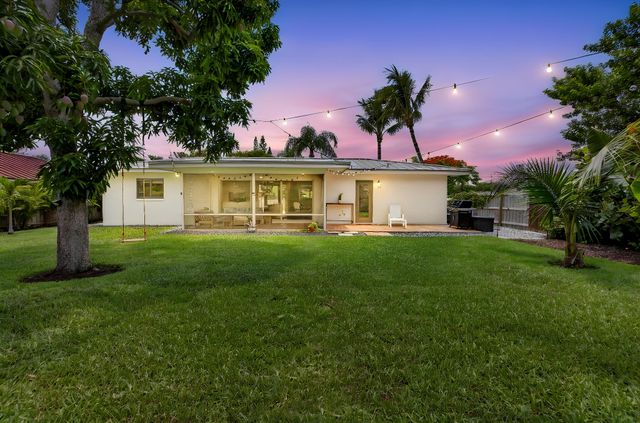 450 SW 12th Terrace, Boca Raton, FL 33486