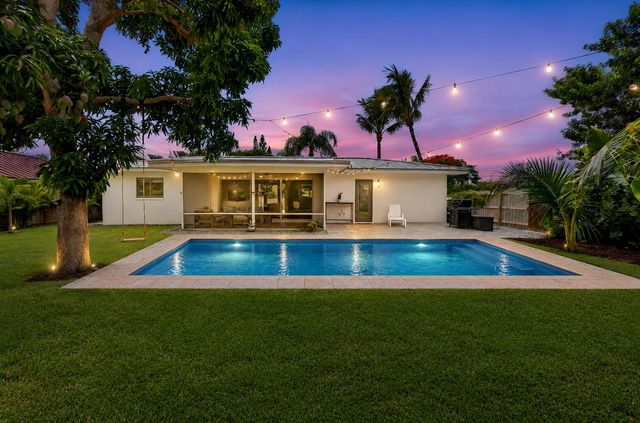 450 SW 12th Terrace, Boca Raton, FL 33486
