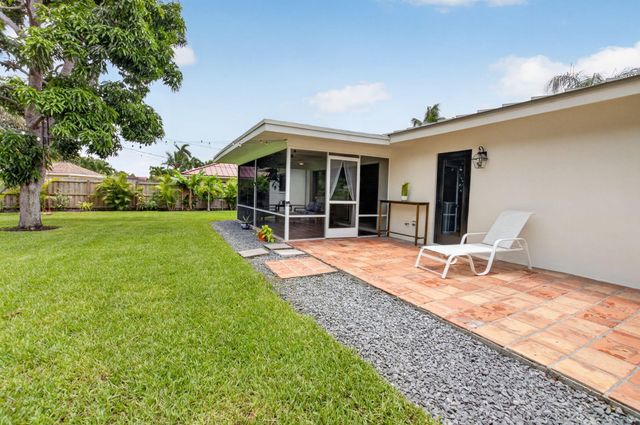 450 SW 12th Terrace, Boca Raton, FL 33486