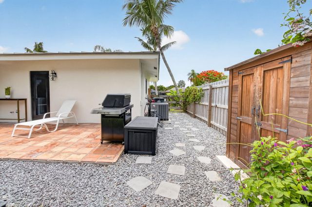 450 SW 12th Terrace, Boca Raton, FL 33486