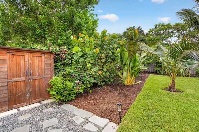 450 SW 12th Terrace, Boca Raton, FL 33486