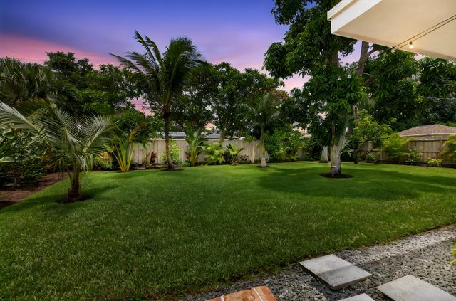 450 SW 12th Terrace, Boca Raton, FL 33486