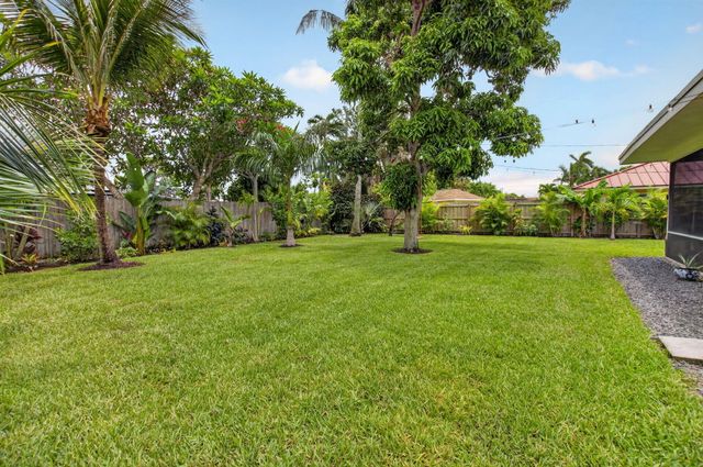 450 SW 12th Terrace, Boca Raton, FL 33486