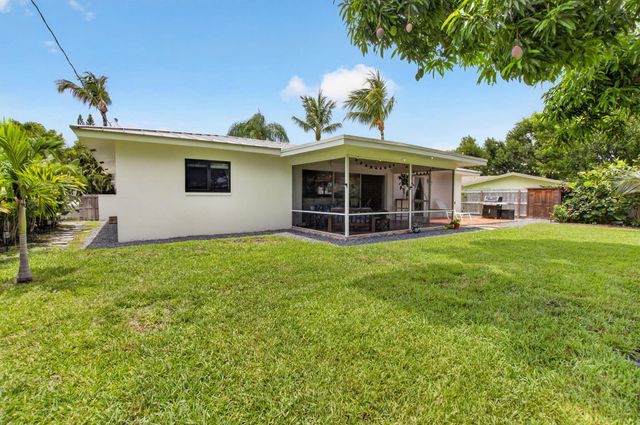 450 SW 12th Terrace, Boca Raton, FL 33486