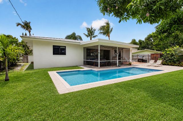 450 SW 12th Terrace, Boca Raton, FL 33486
