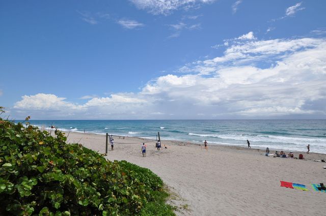 450 SW 12th Terrace, Boca Raton, FL 33486