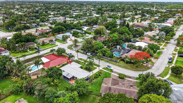 450 SW 12th Terrace, Boca Raton, FL 33486