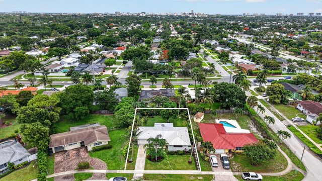 450 SW 12th Terrace, Boca Raton, FL 33486