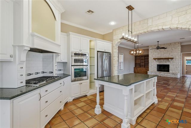 106 Pebble Brook, Victoria, TX 77904