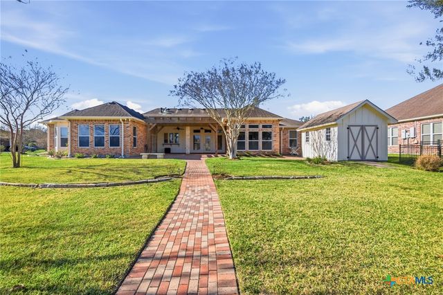 106 Pebble Brook, Victoria, TX 77904